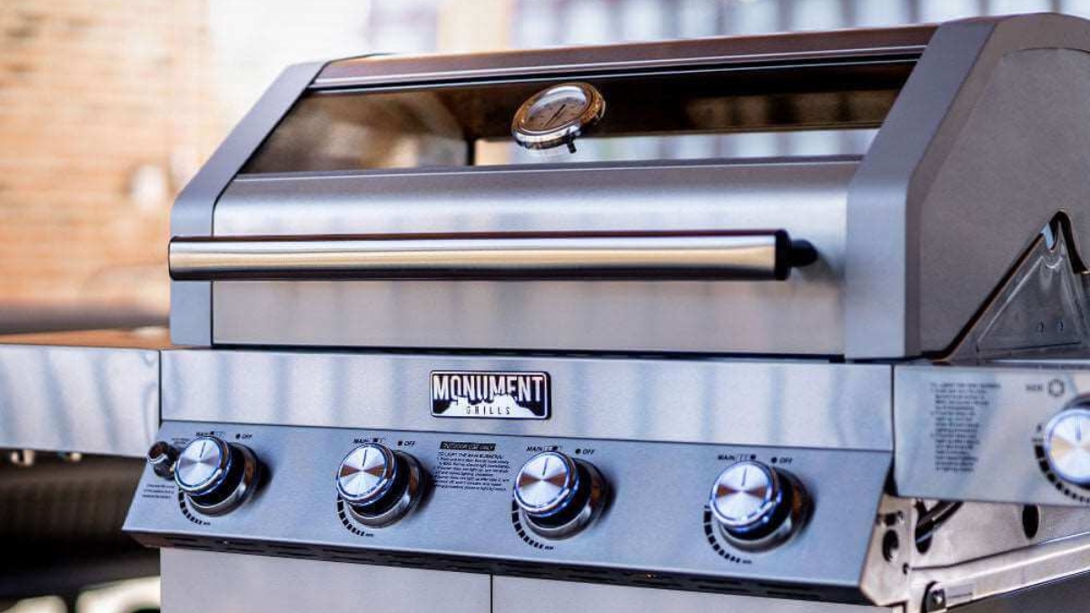 You’ll Love How Easy This Monument Grills 4-Burner Gas Grill Is to Use