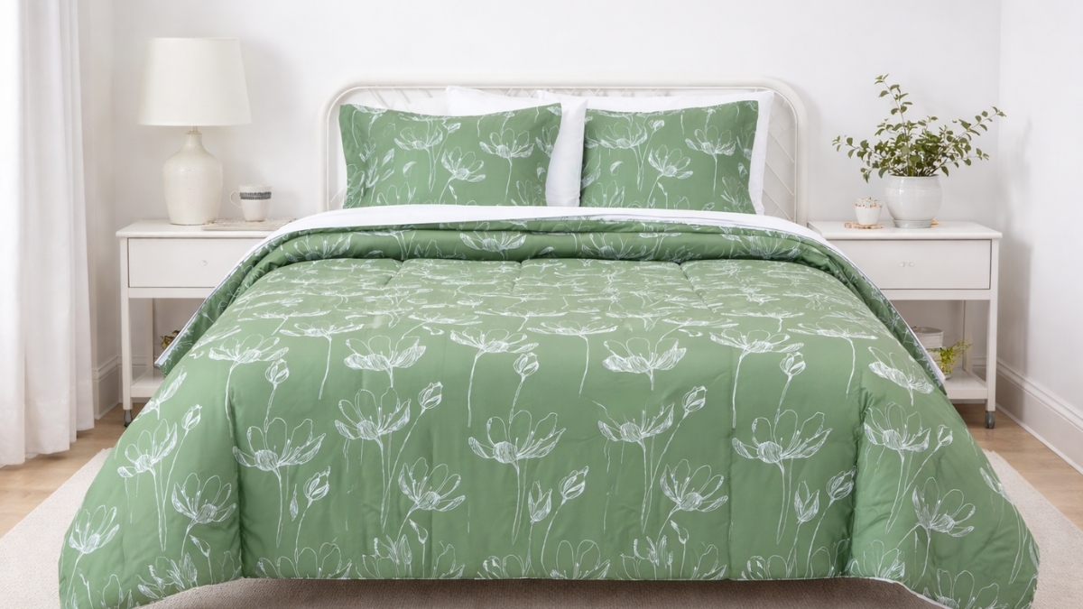 This Amazon Basics Lightweight Microfiber Comforter Set Delivers Solid Value